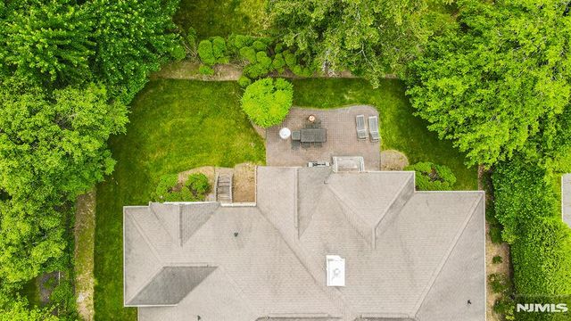 6 Maplewood Road, Closter, NJ 07624