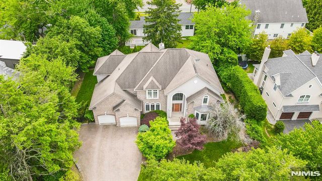 6 Maplewood Road, Closter, NJ 07624