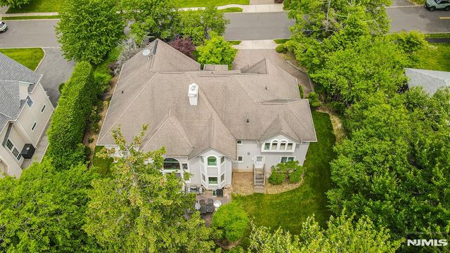 6 Maplewood Road, Closter, NJ 07624