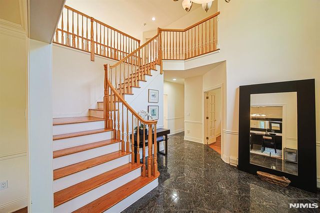 6 Maplewood Road, Closter, NJ 07624