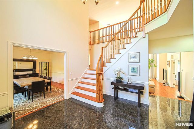 6 Maplewood Road, Closter, NJ 07624