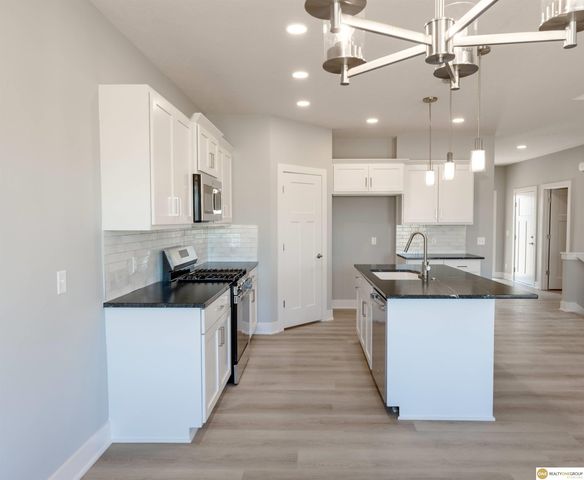 14926 Hibbs Street, Bennington, NE 68007