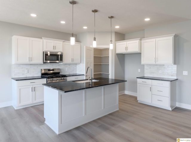 14926 Hibbs Street, Bennington, NE 68007