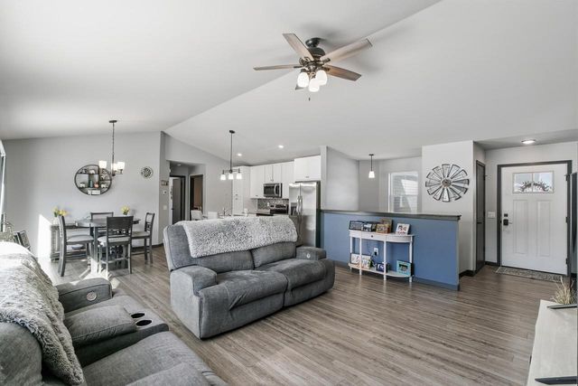 1035 Bluegrass Trail, Waterloo, WI 53594