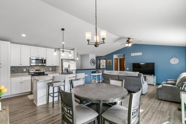 1035 Bluegrass Trail, Waterloo, WI 53594