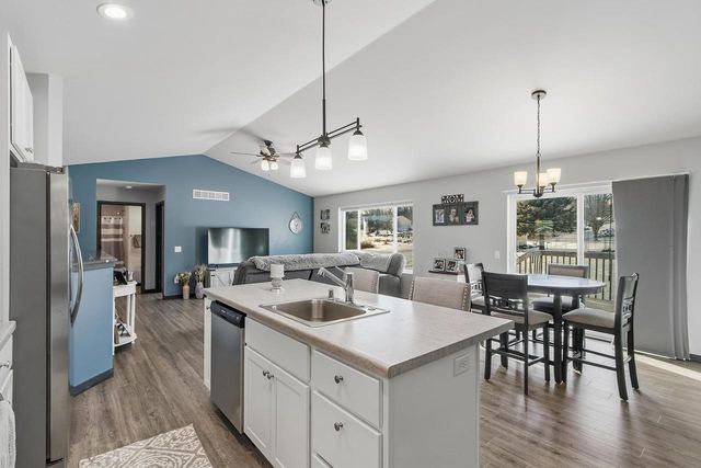 1035 Bluegrass Trail, Waterloo, WI 53594