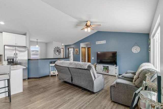 1035 Bluegrass Trail, Waterloo, WI 53594