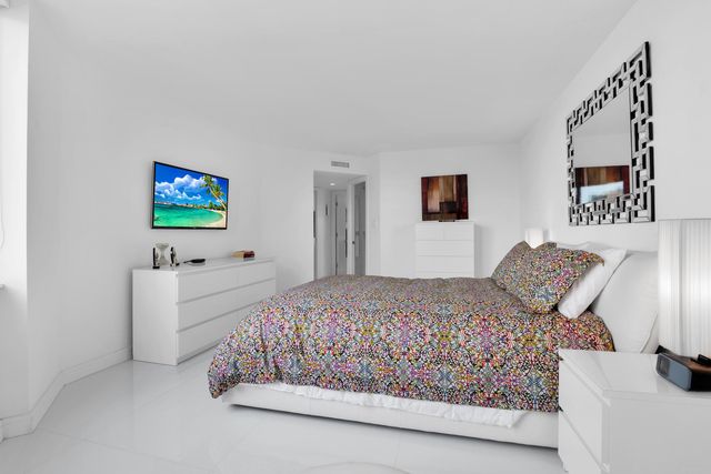 550 S Ocean Boulevard 305, Boca Raton, FL 33432