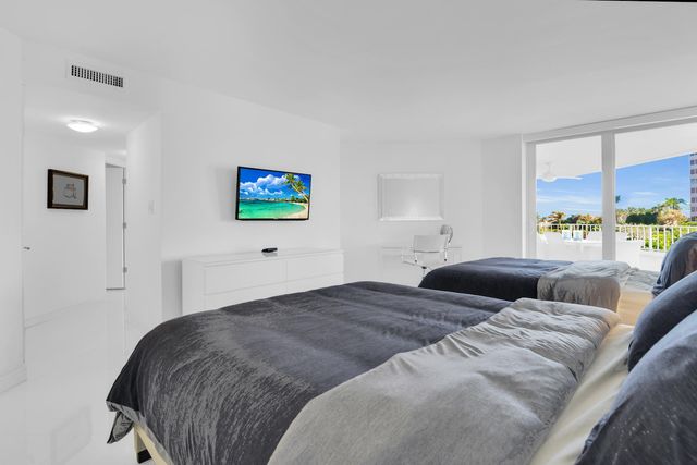 550 S Ocean Boulevard 305, Boca Raton, FL 33432