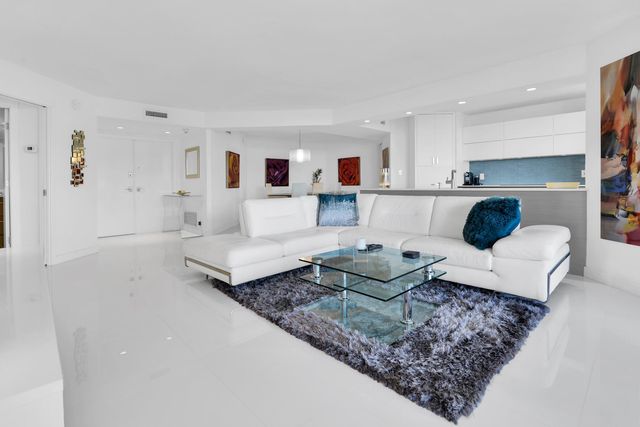 550 S Ocean Boulevard 305, Boca Raton, FL 33432