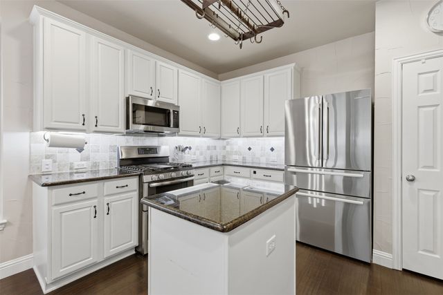 6974 Shoreview, Grand Prairie, TX 75054