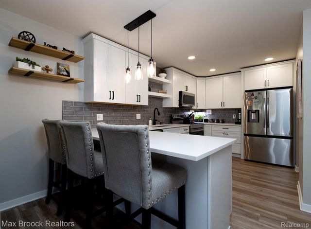 6606 Westbrooke Court, West Bloomfield Charter Township, MI 48322