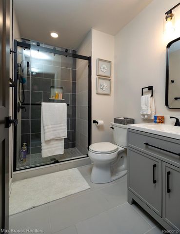 6606 Westbrooke Court, West Bloomfield Charter Township, MI 48322