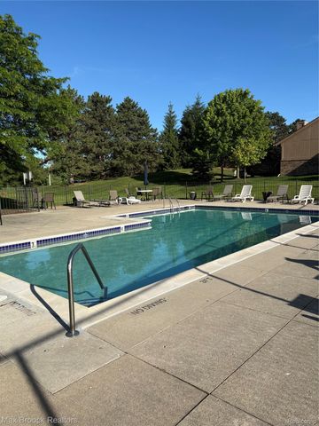 6606 Westbrooke Court, West Bloomfield Charter Township, MI 48322