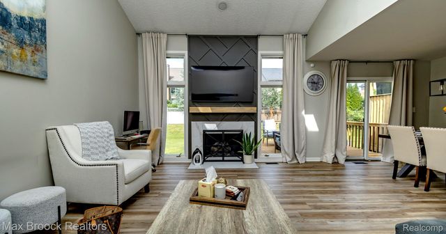 6606 Westbrooke Court, West Bloomfield Charter Township, MI 48322