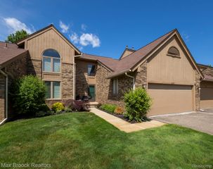 6606 Westbrooke Court, West Bloomfield Charter Township, MI 48322