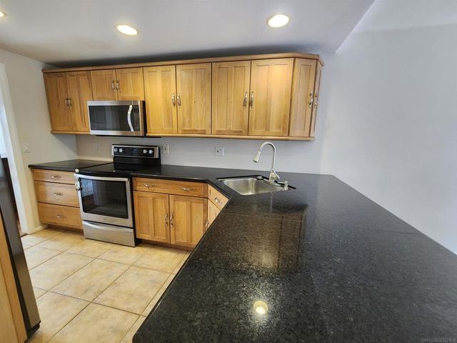 8730 Caminito Sueno, San Diego, CA 92037
