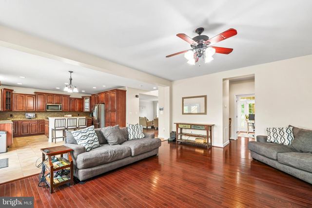 1402 SANDS CIR, Fredericksburg, VA 22401