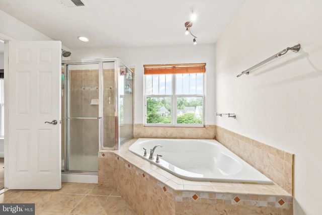1402 SANDS CIR, Fredericksburg, VA 22401