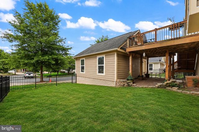 1402 SANDS CIR, Fredericksburg, VA 22401
