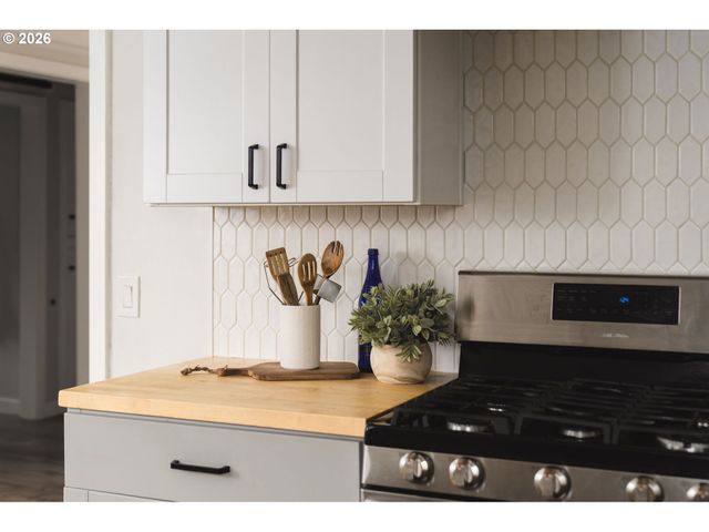 16428 Se WOODWARD St, Portland, OR 97236