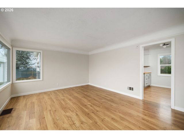 16428 Se WOODWARD St, Portland, OR 97236