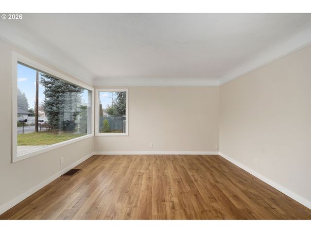 16428 Se WOODWARD St, Portland, OR 97236