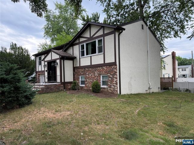 7 Campi Court, Dumont, NJ 07628