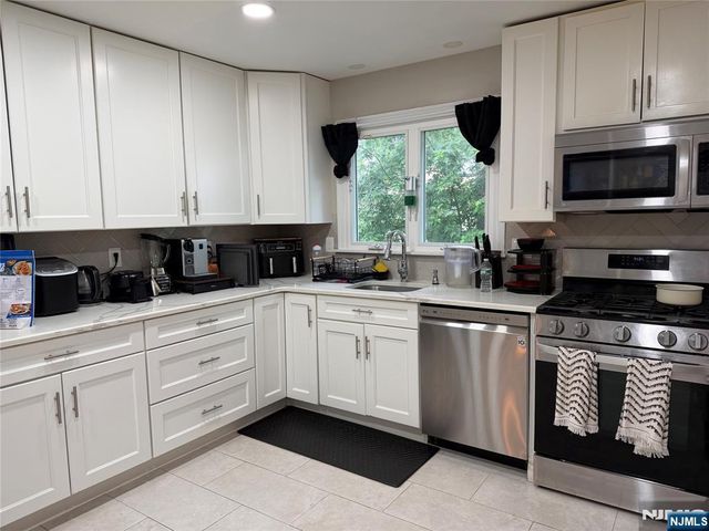 7 Campi Court, Dumont, NJ 07628