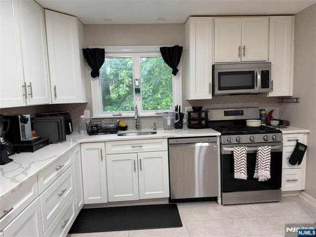 7 Campi Court, Dumont, NJ 07628