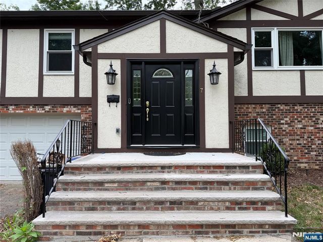 7 Campi Court, Dumont, NJ 07628