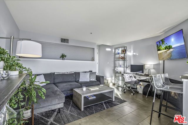 7320 Hawthorn Avenue 315, Los Angeles, CA 90046