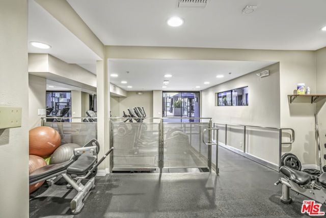 7320 Hawthorn Avenue 315, Los Angeles, CA 90046