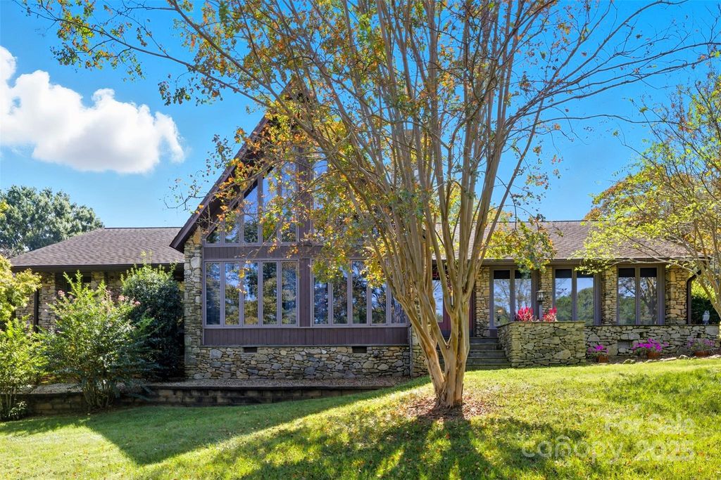 1515 Heatherloch Drive, Gastonia, NC 28054
