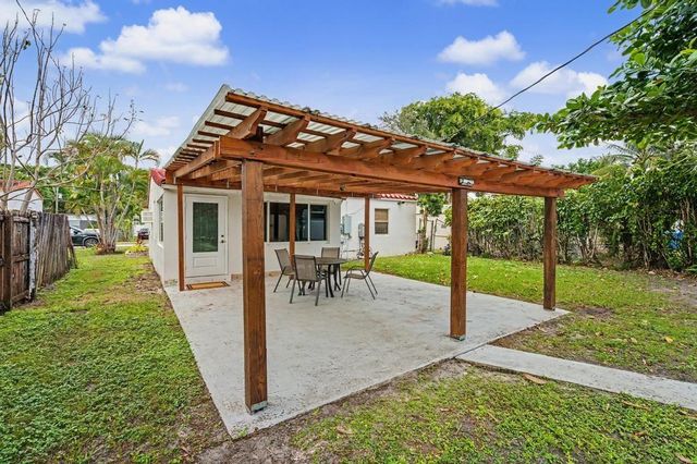 2530 Mckinley St, Hollywood, FL 33020