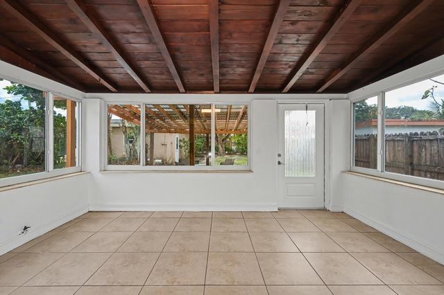 2530 Mckinley St, Hollywood, FL 33020