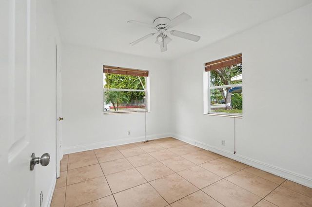 2530 Mckinley St, Hollywood, FL 33020