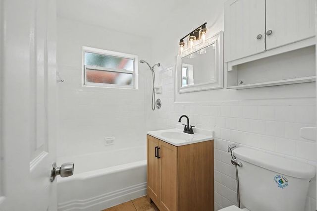 2530 Mckinley St, Hollywood, FL 33020