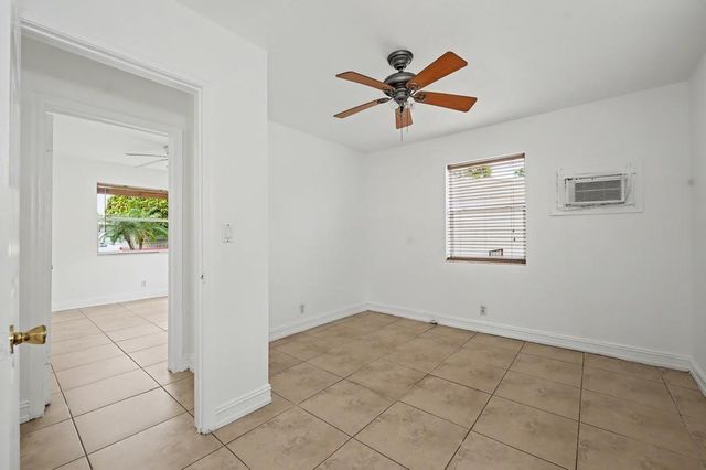2530 Mckinley St, Hollywood, FL 33020