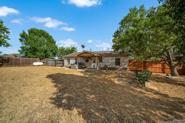 105 Lorenz, Stockdale, TX 78160