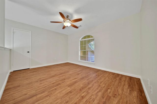 1427 Redwood Village Circle, Spring, TX 77386