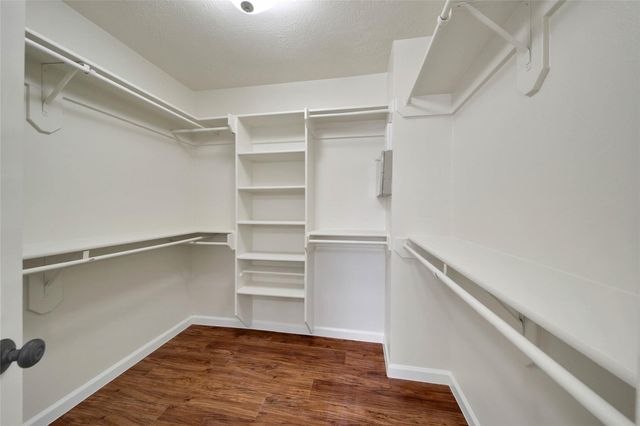 1427 Redwood Village Circle, Spring, TX 77386