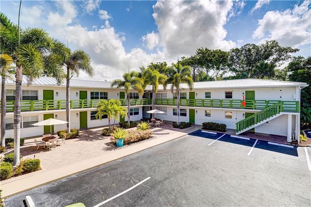 975 9th AVE S 11, Naples, FL 34102