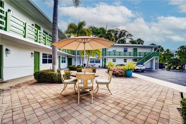 975 9th AVE S 11, Naples, FL 34102