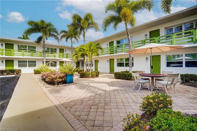 975 9th AVE S 11, Naples, FL 34102