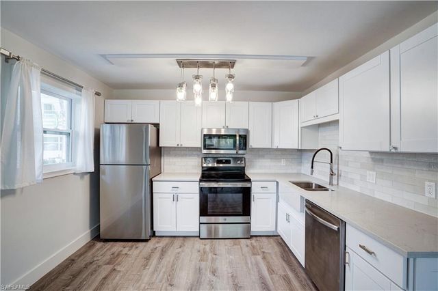 975 9th AVE S 11, Naples, FL 34102
