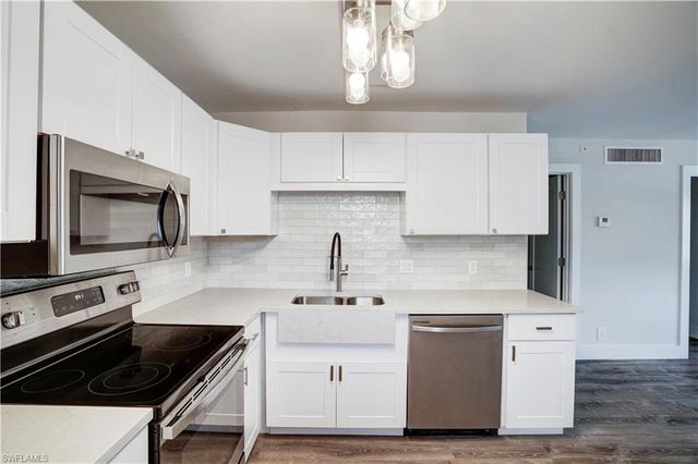 975 9th AVE S 11, Naples, FL 34102
