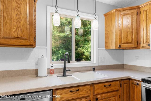 3910 Bayberry Lane, Lansing, MI 48911