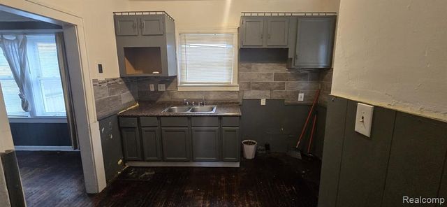 19411 Carrie Street, Detroit, MI 48234