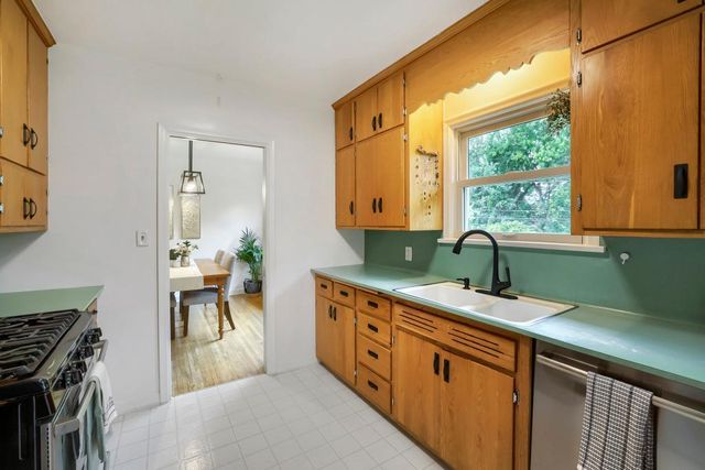 987 Chippewa Avenue, Mendota Heights, MN 55118